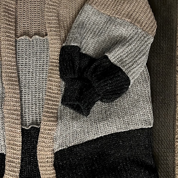 Cardigan - Picture 2 of 3